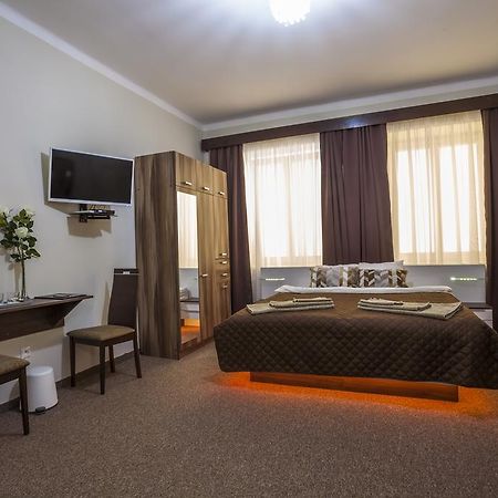 Luxury Air-Conditioned Rooms In Old Town 브라티슬라바 외부 사진