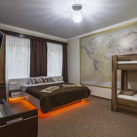 Luxury Air-Conditioned Rooms In Old Town 브라티슬라바 외부 사진