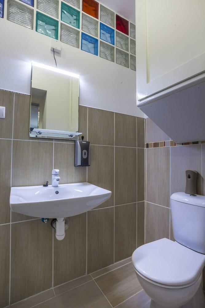 Luxury Air-Conditioned Rooms In Old Town 브라티슬라바 외부 사진
