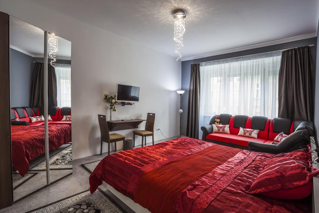 Luxury Air-Conditioned Rooms In Old Town 브라티슬라바 외부 사진
