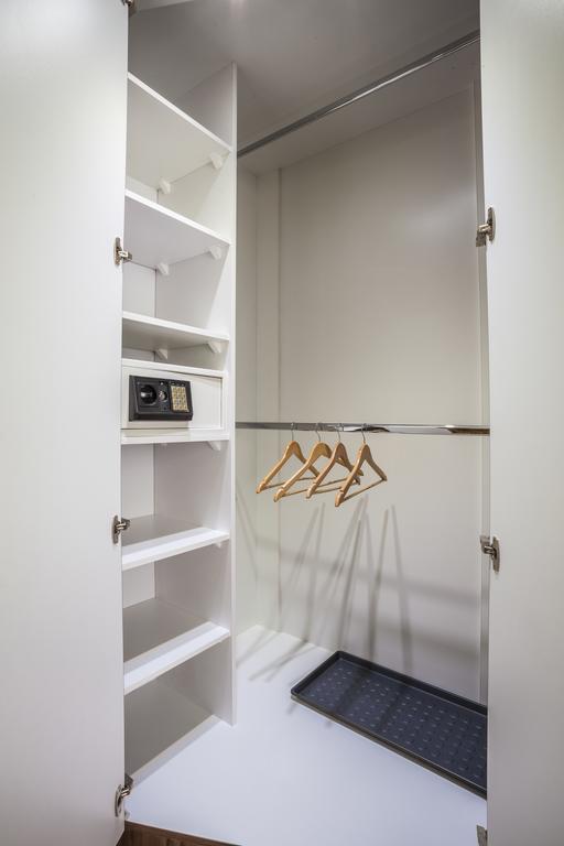 Luxury Air-Conditioned Rooms In Old Town 브라티슬라바 외부 사진