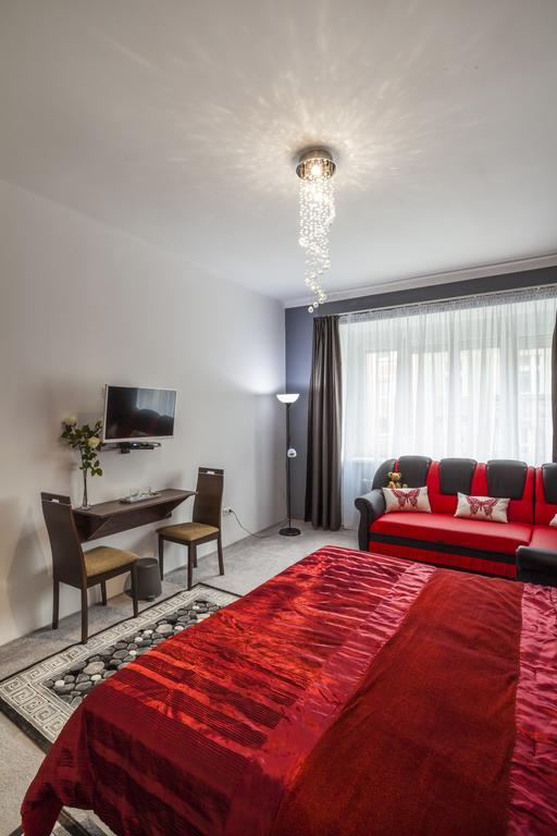 Luxury Air-Conditioned Rooms In Old Town 브라티슬라바 외부 사진