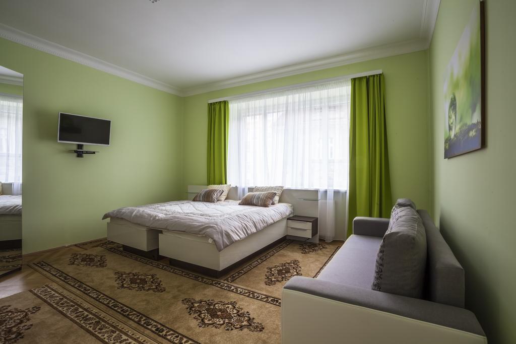 Luxury Air-Conditioned Rooms In Old Town 브라티슬라바 외부 사진