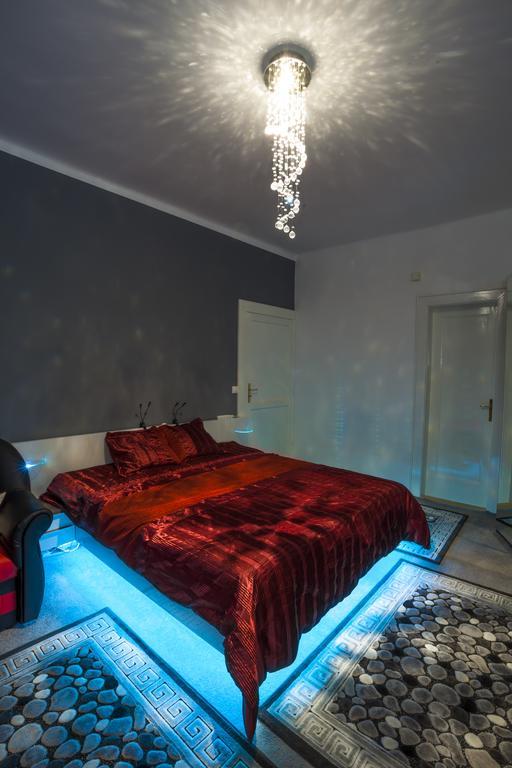 Luxury Air-Conditioned Rooms In Old Town 브라티슬라바 외부 사진