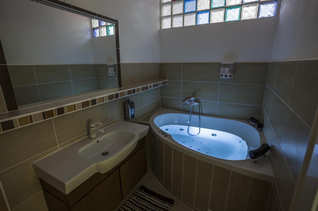 Luxury Air-Conditioned Rooms In Old Town 브라티슬라바 외부 사진